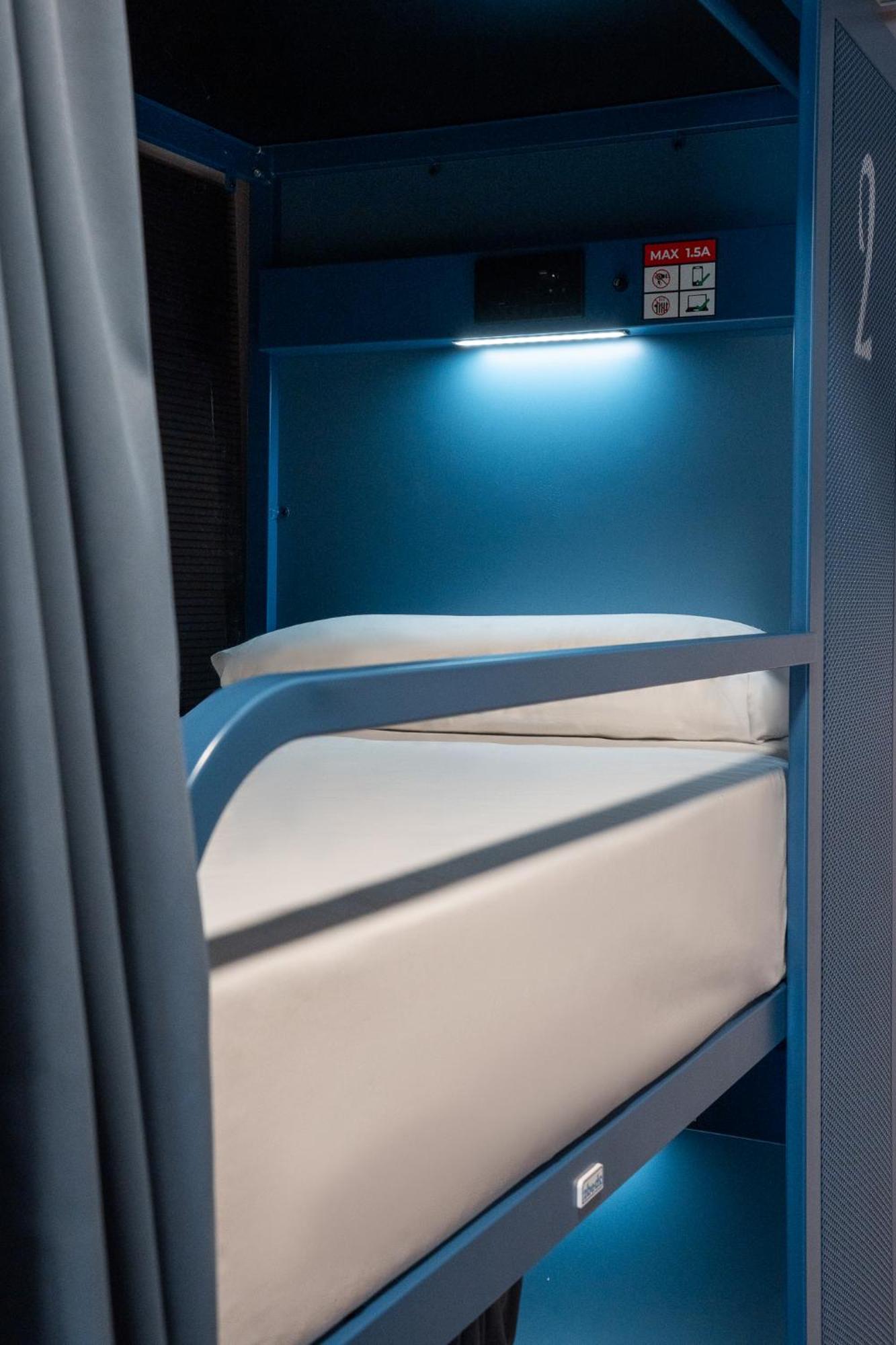 Bed 6 Beds Room