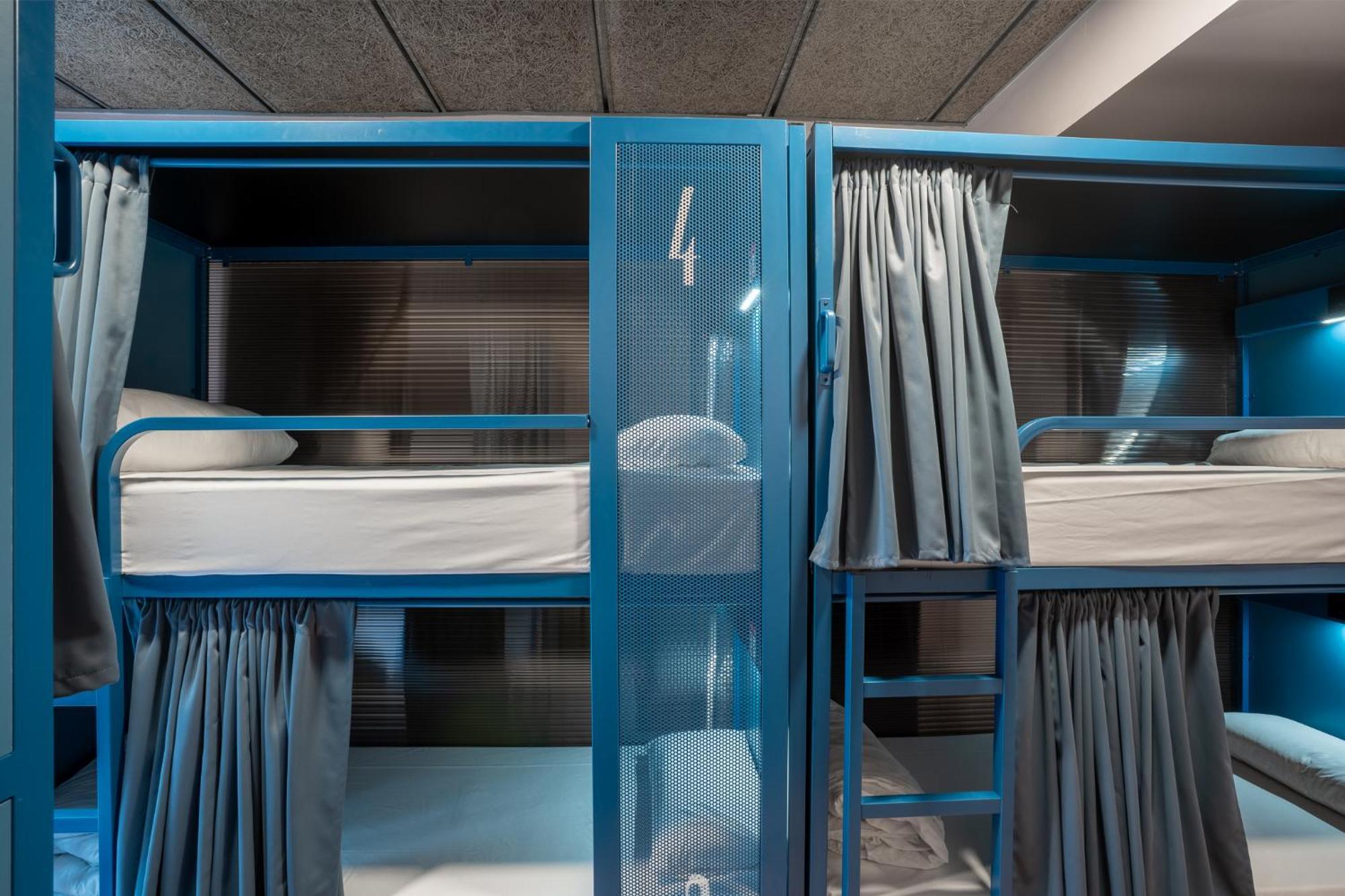 Bed 8 Beds Room Private Bathroom AirC